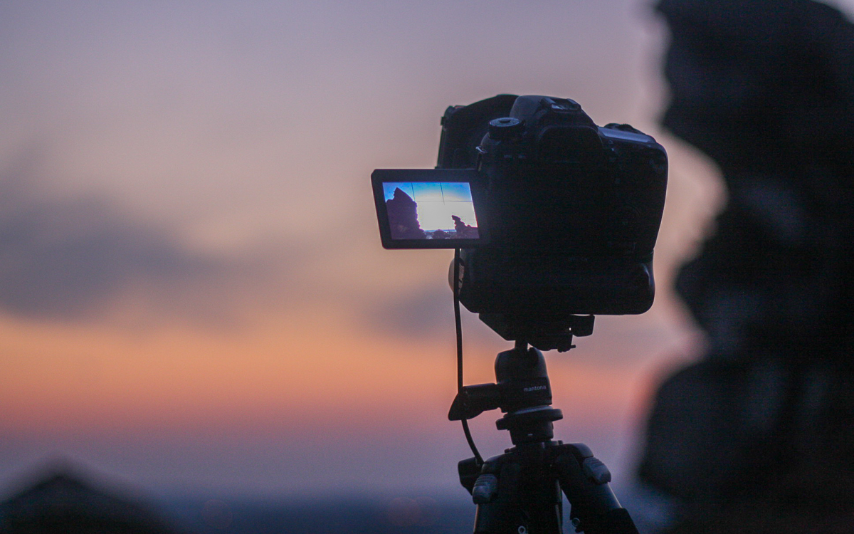 Bild von einer Kamera vor dem Sonnenaufgang im Harz