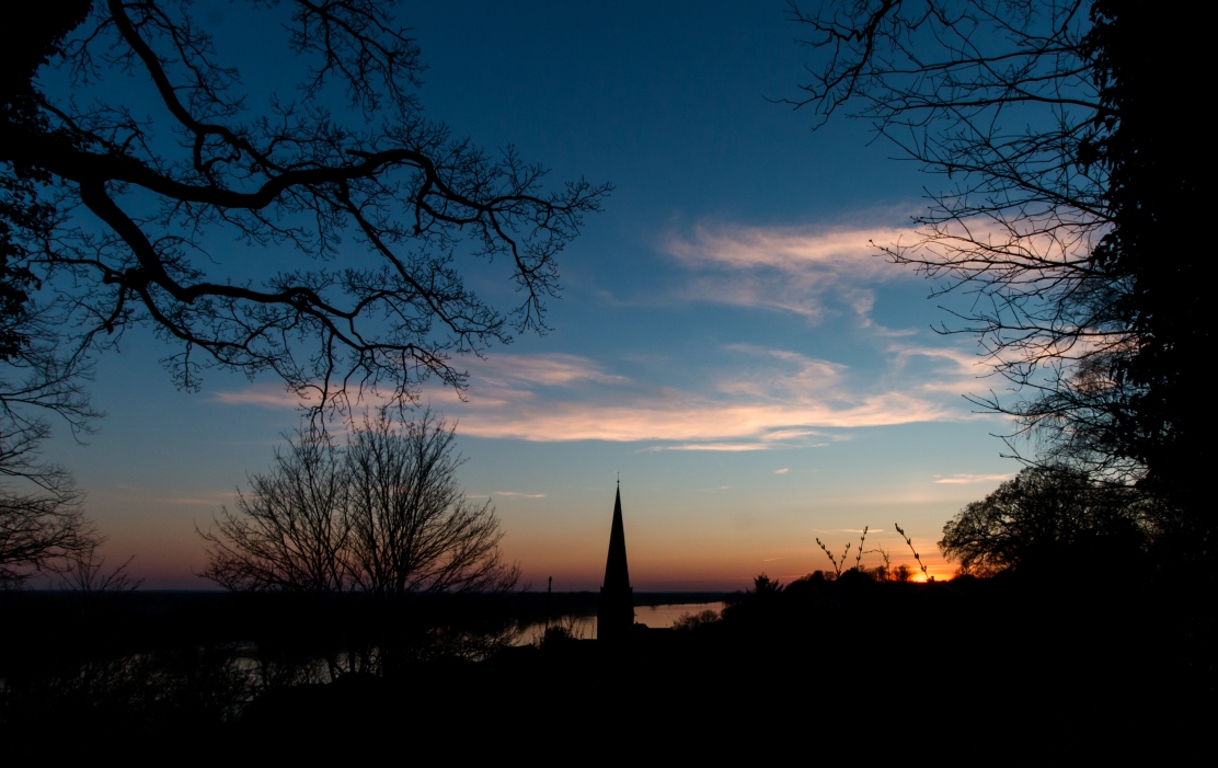 Sonnenuntergang in Lauenburg über der Elbe